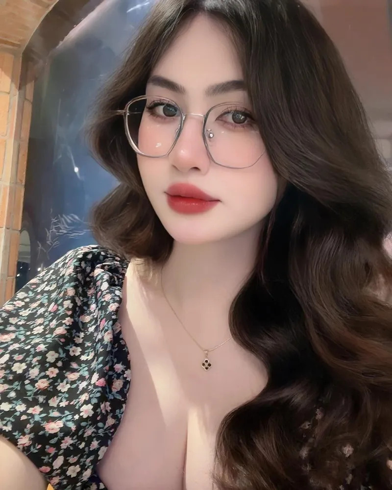 Kho 88+ ảnh Châu Nhi IG khoe body gợi cảm, vú căng tràn