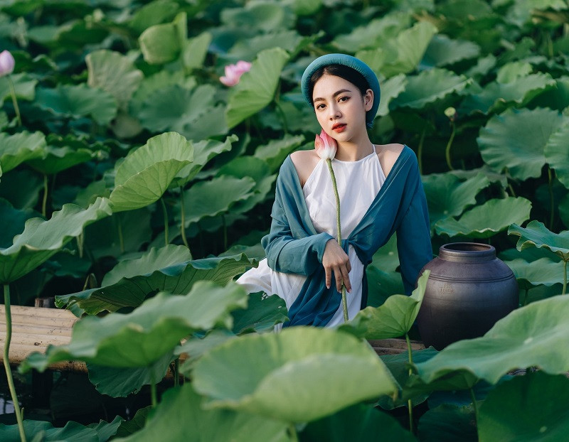 Tuyển tập 1000+ mẫu ảnh gái xinh đầm sen đẹp nhất cho chị em