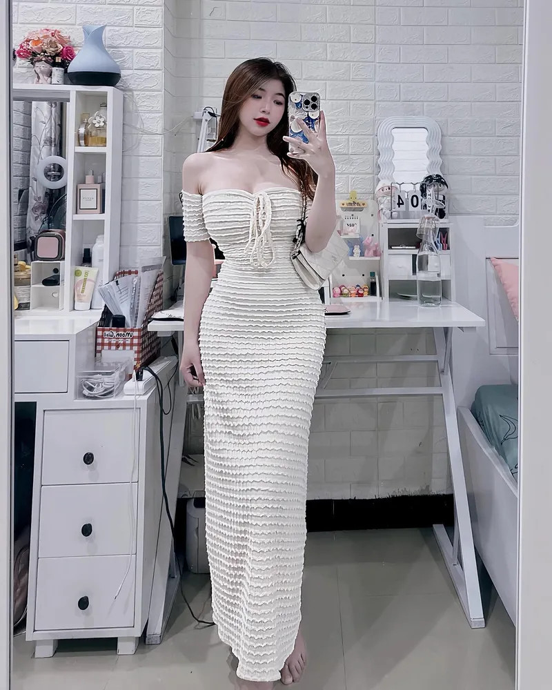 Ảnh hot girl trầm tính mỏ hỗn đẹp.