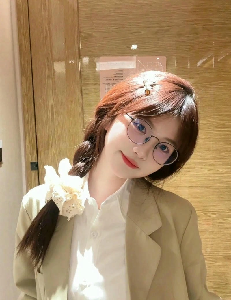 Khám phá bộ 99+ ảnh gái xinh đeo kính cực cuốn hút, đáng yêu