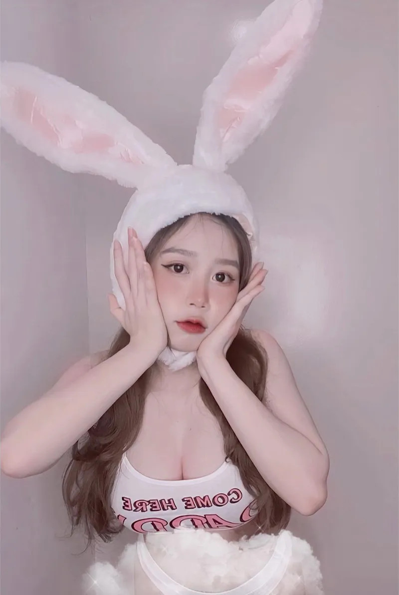 Chiêm ngưỡng 96+ ảnh vú to, ngực khủng của Trà Giang trên IG