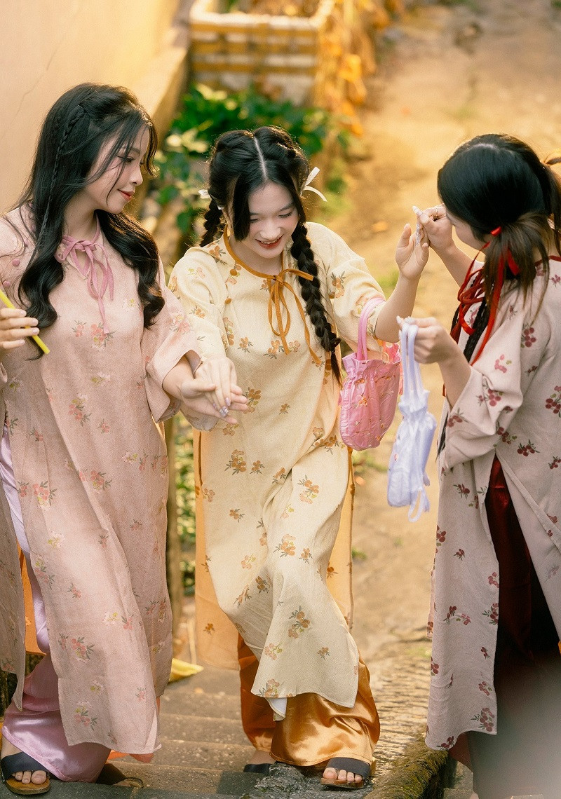 [999+] Mẫu ảnh gái xinh mặc áo dài tết cực xinh cho chị em