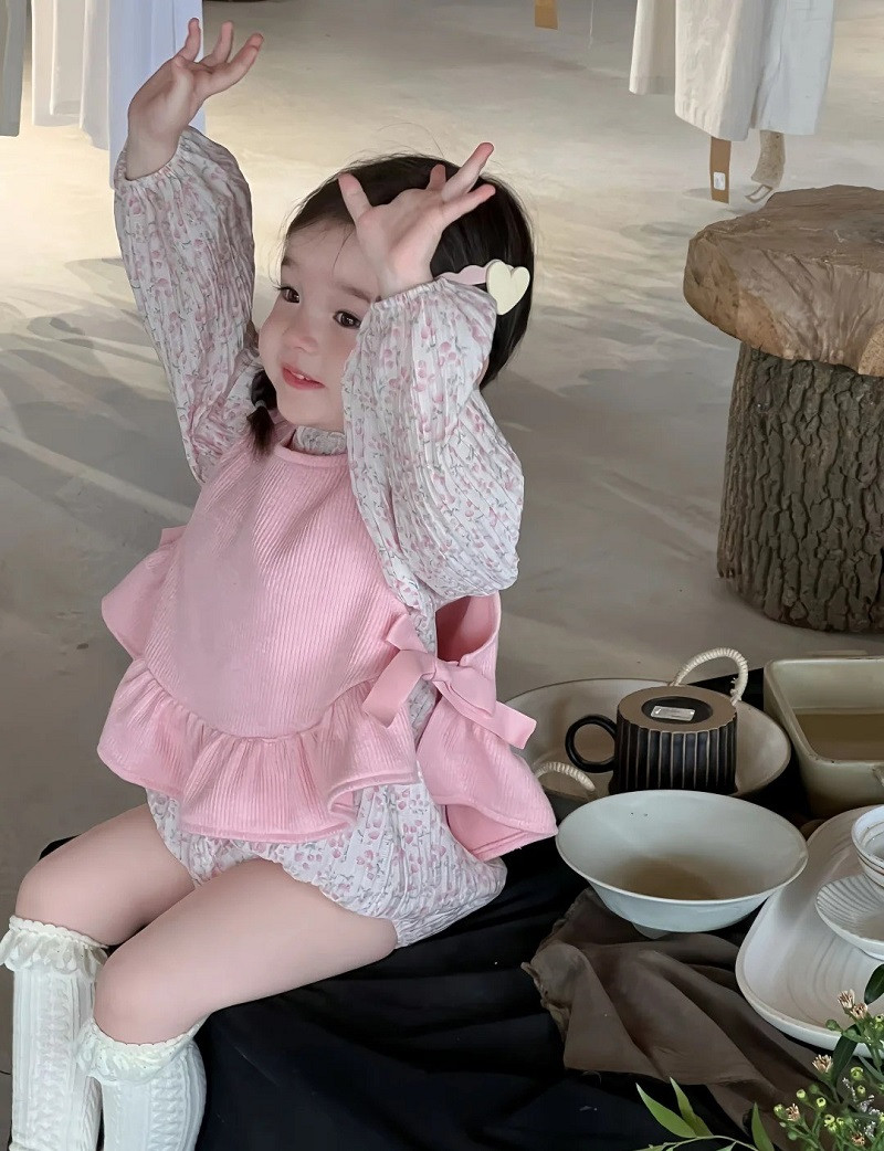 Bộ 125+ ảnh bé gái xinh xắn với thần thái hồn nhiên