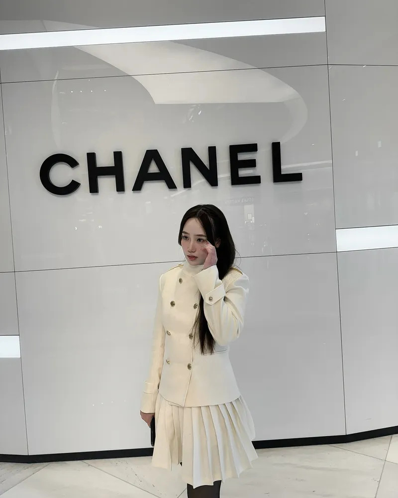 Bộ ảnh streetstyle của Phạm Châu Hồng Vân