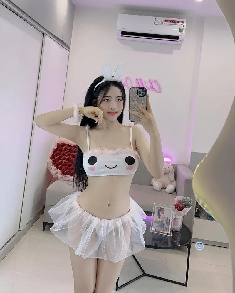 98 ảnh Instagram sexy, gợi cảm nhất của Trần Thị Nhung Chanh
