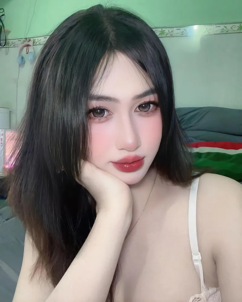 Châu Nhi gợi cảm