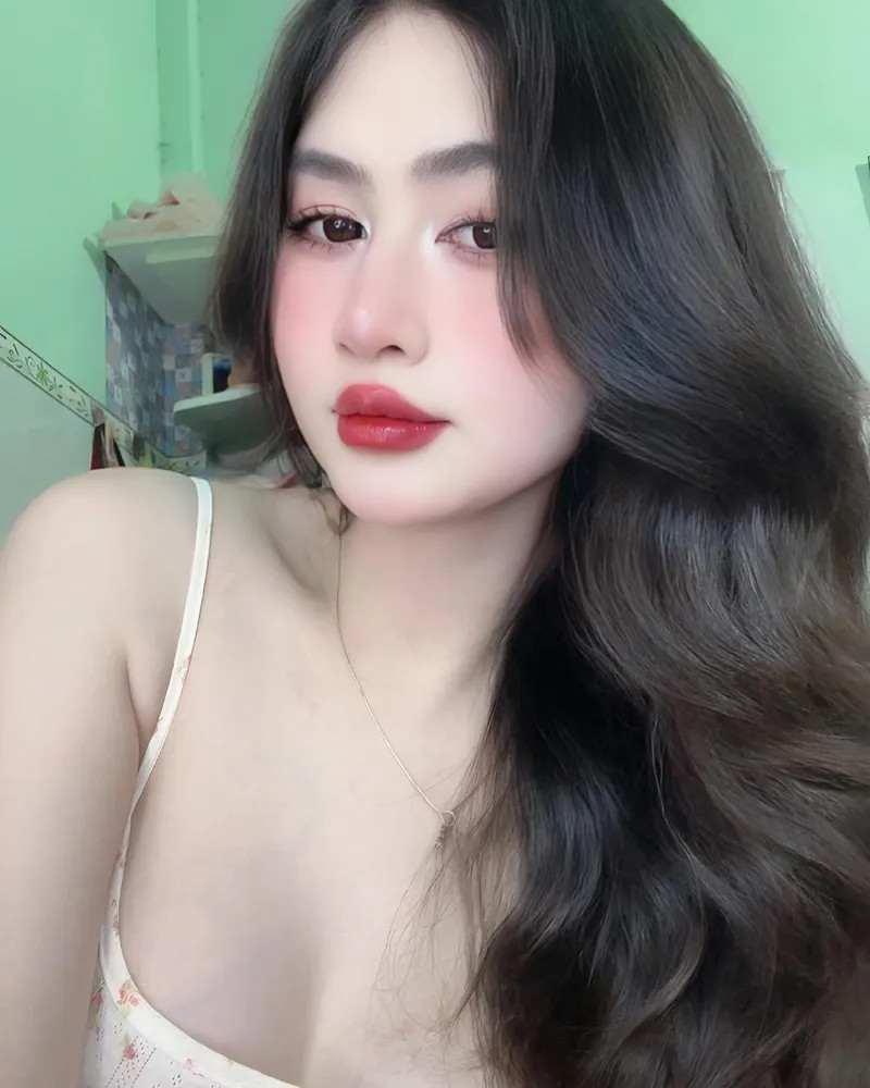 Kho 88+ ảnh Châu Nhi IG khoe body gợi cảm, vú căng tràn