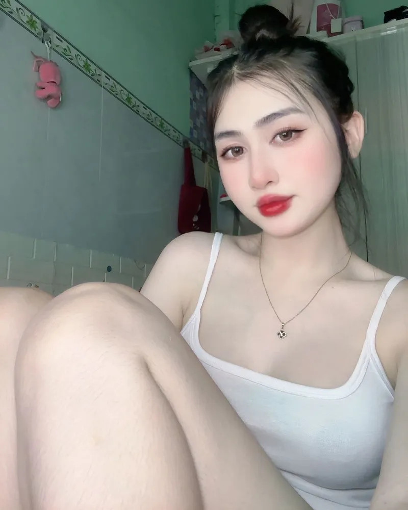 Kho 88+ ảnh Châu Nhi IG khoe body gợi cảm, vú căng tràn