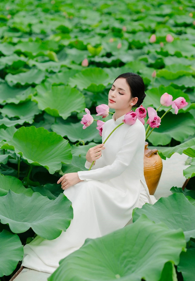 Tuyển tập 1000+ mẫu ảnh gái xinh đầm sen đẹp nhất cho chị em