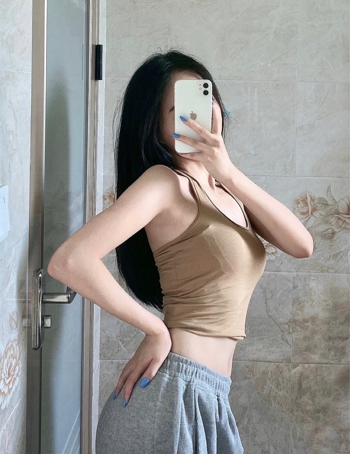 99+ Ảnh gái xinh che mặt bằng điện thoại không thể rời mắt