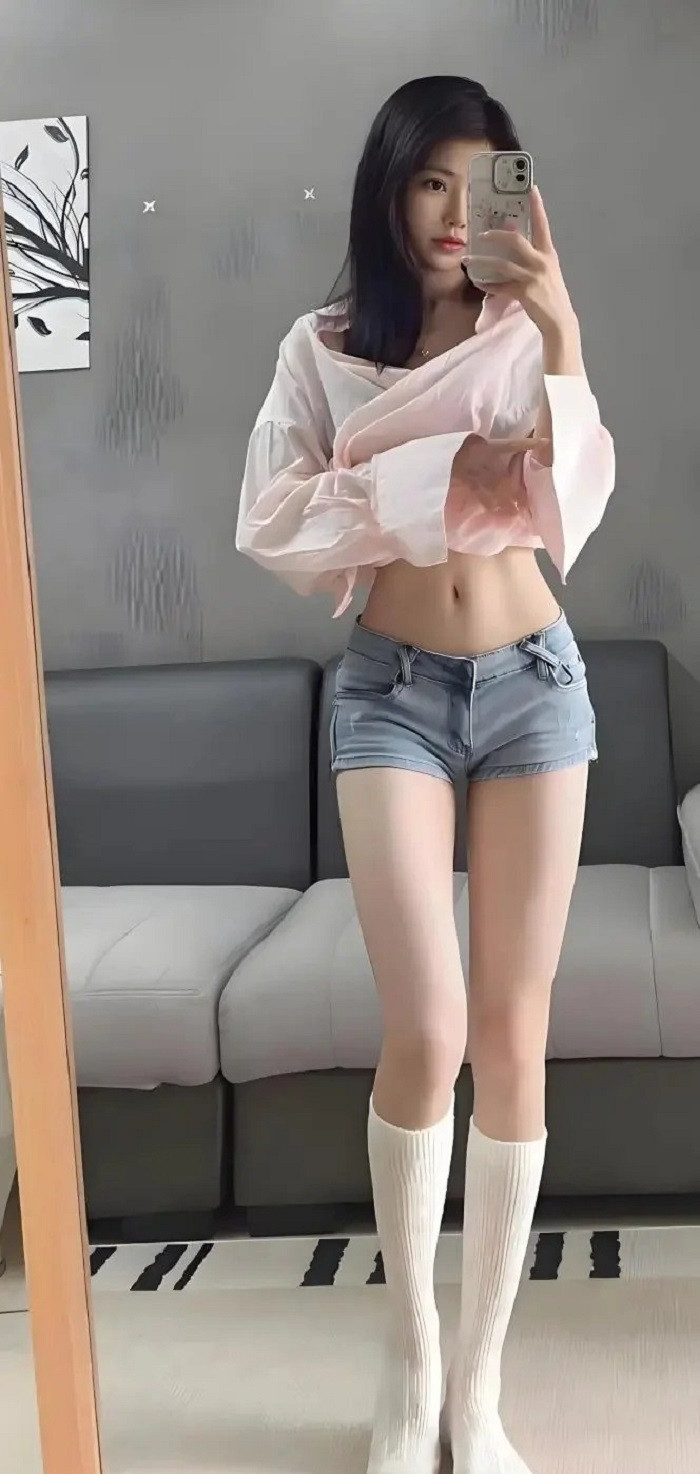 99+ Ảnh gái xinh che mặt bằng điện thoại không thể rời mắt