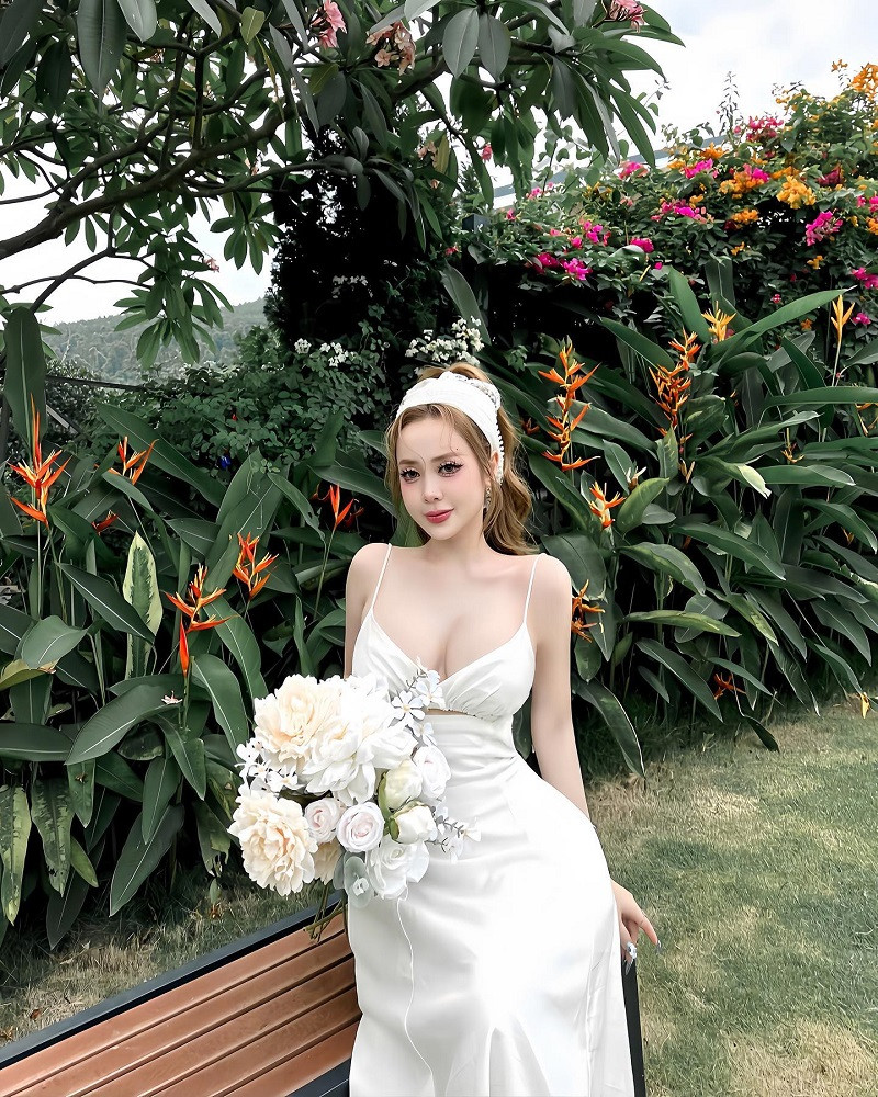 99+ Ảnh gái xinh mặc váy đẹp, duyên dáng &amp; quyến rũ