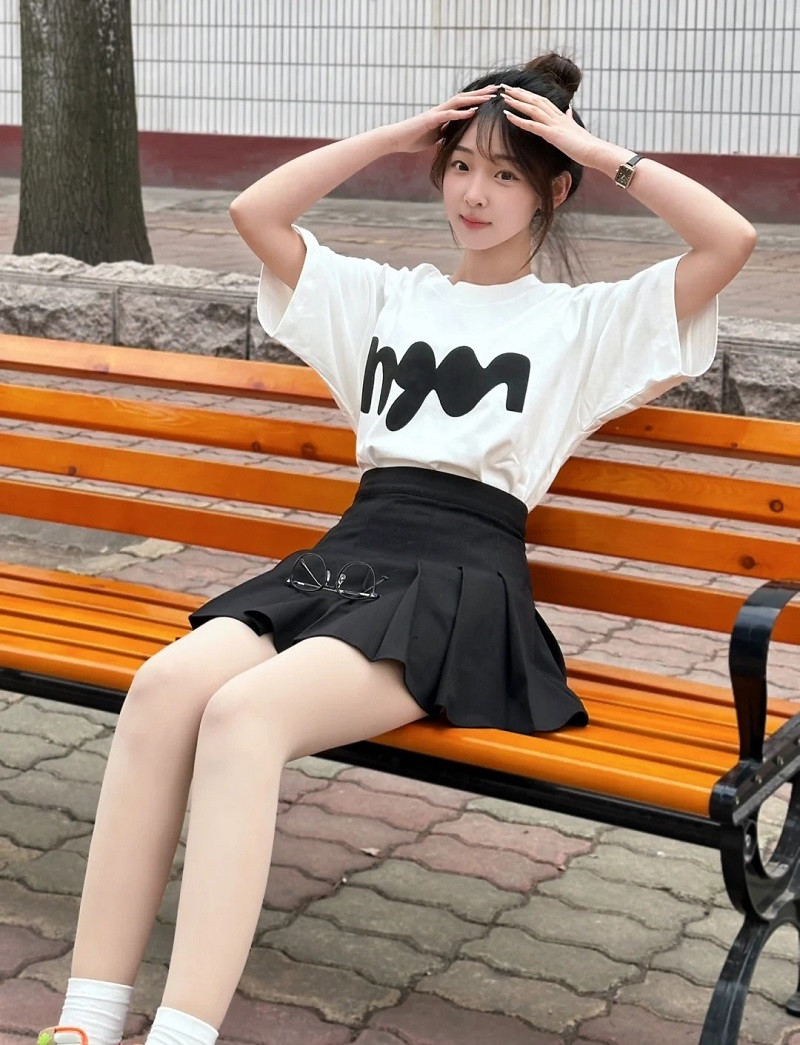 Gái xinh trong váy xếp ly cực đẹp
