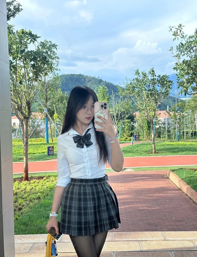 Chiêm ngưỡng 149+ ảnh gái xinh mặc váy xếp ly cute, đáng yêu