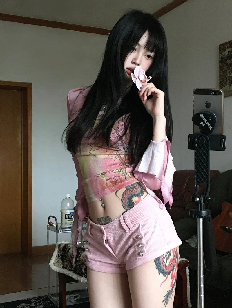 gái xinh xăm hình quyến rũ