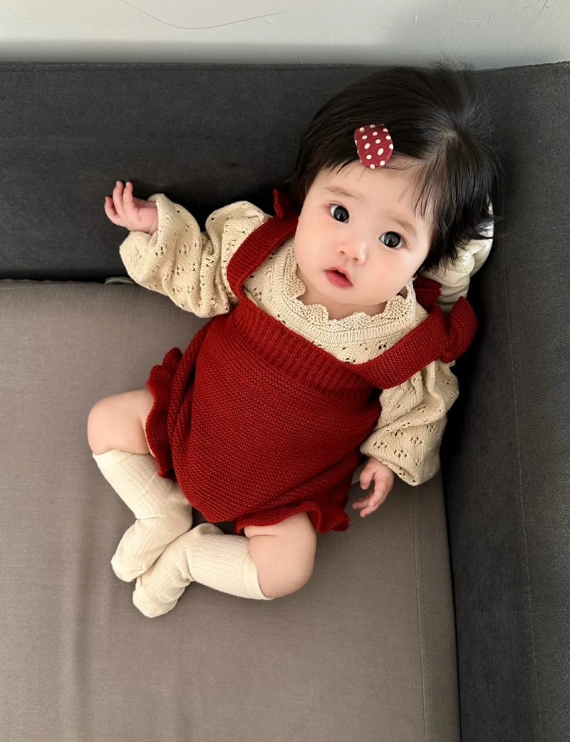 Bộ 125+ ảnh bé gái xinh xắn với thần thái hồn nhiên