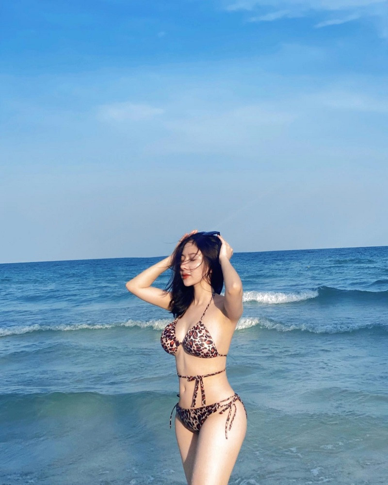 Top 100+ ảnh gái xinh mặc bikini đi biển “đốn tim” người xem