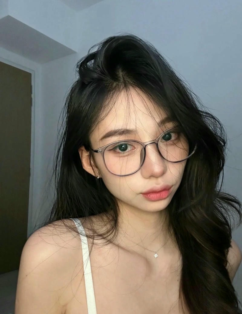 Khám phá bộ 99+ ảnh gái xinh đeo kính cực cuốn hút, đáng yêu
