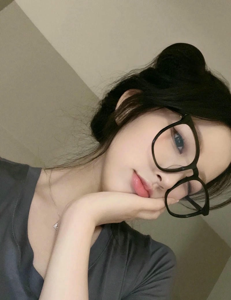 Khám phá bộ 99+ ảnh gái xinh đeo kính cực cuốn hút, đáng yêu