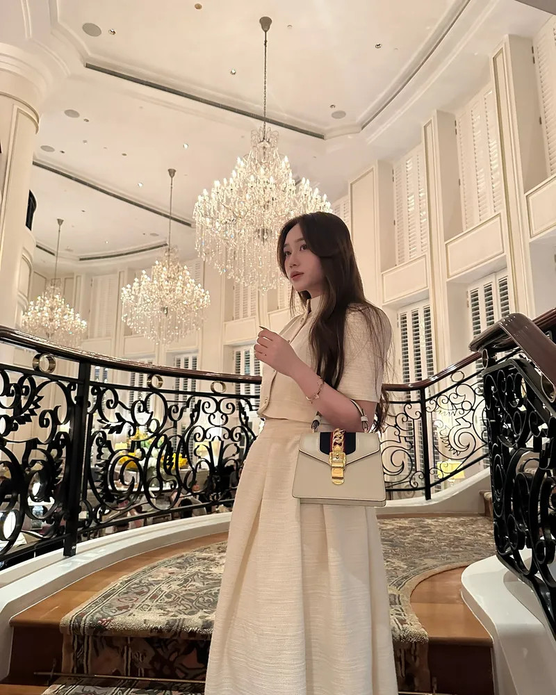 Hình ảnh gần gũi của Phạm Châu Hồng Vân