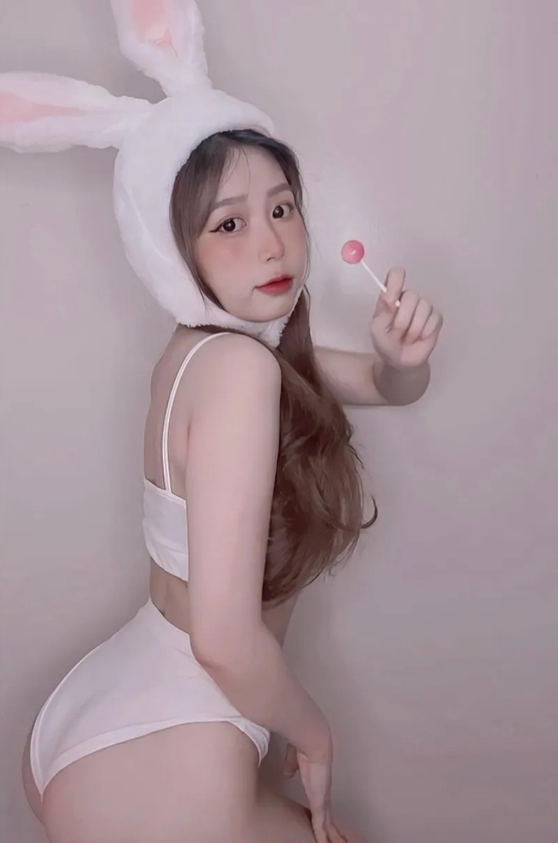 Chiêm ngưỡng 96+ ảnh vú to, ngực khủng của Trà Giang trên IG