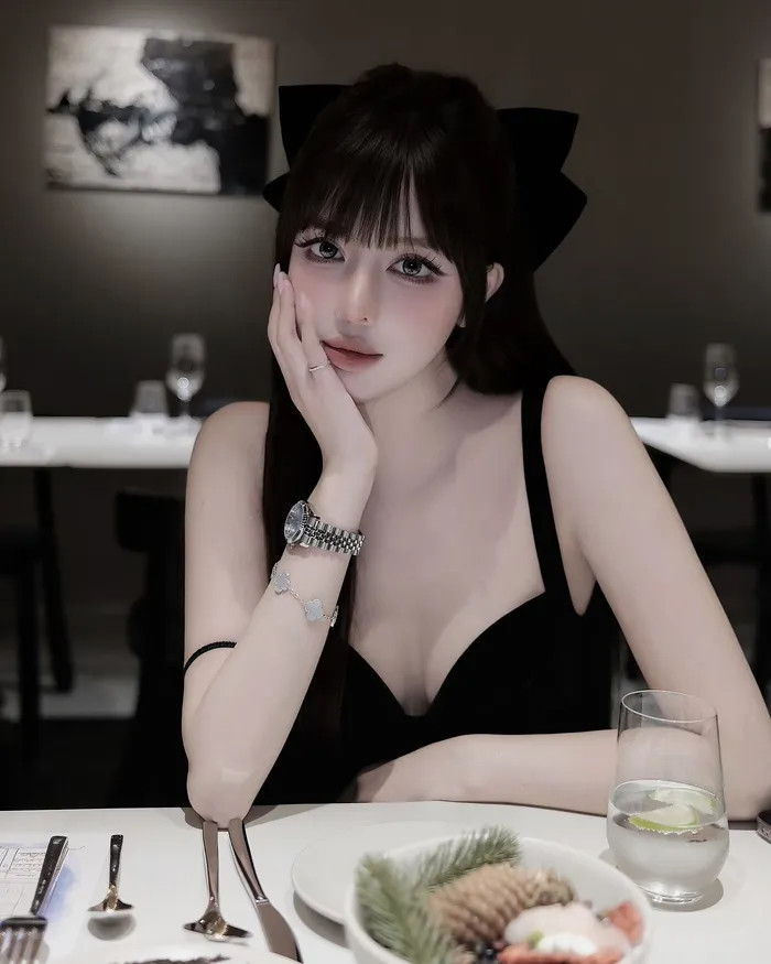 Mai Phương Bùi quyến rũ trong bộ trang phục gợi cảm