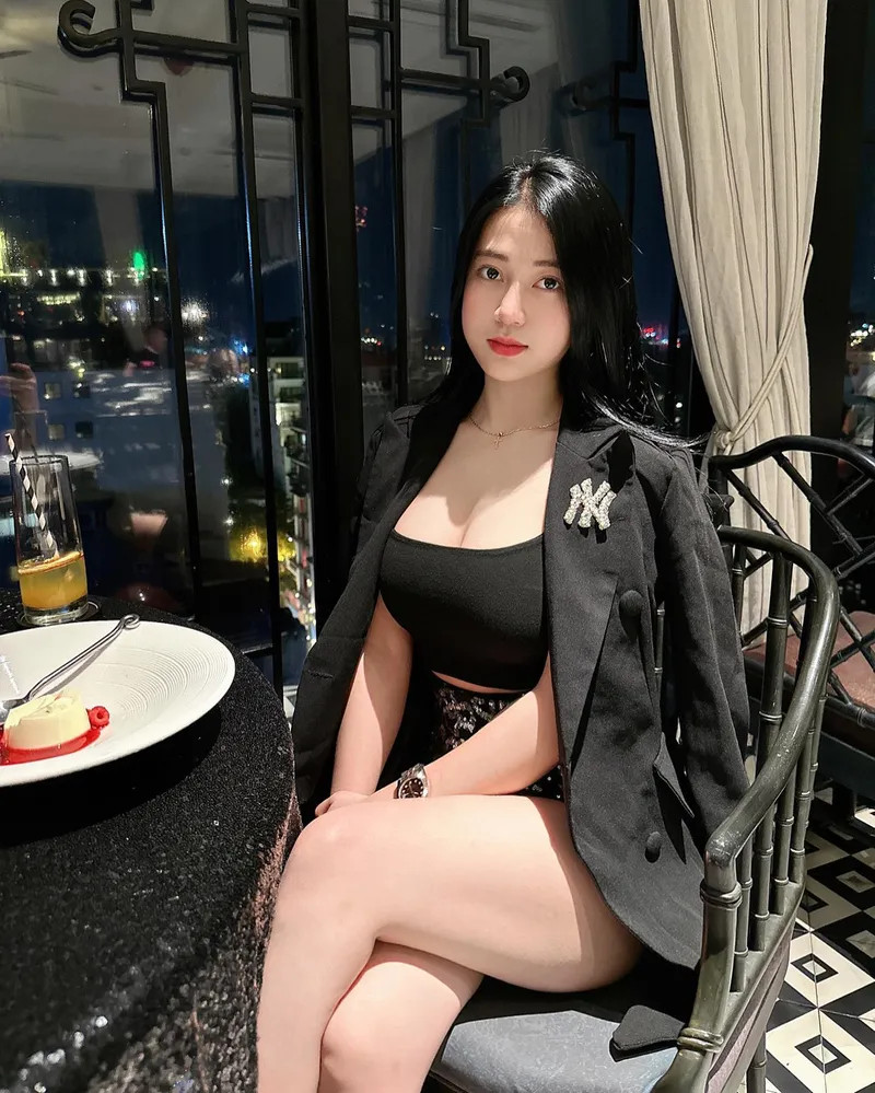 Hotgirl Instagram Nguyễn Hải Ly sexy quyến rũ đầy thu hút