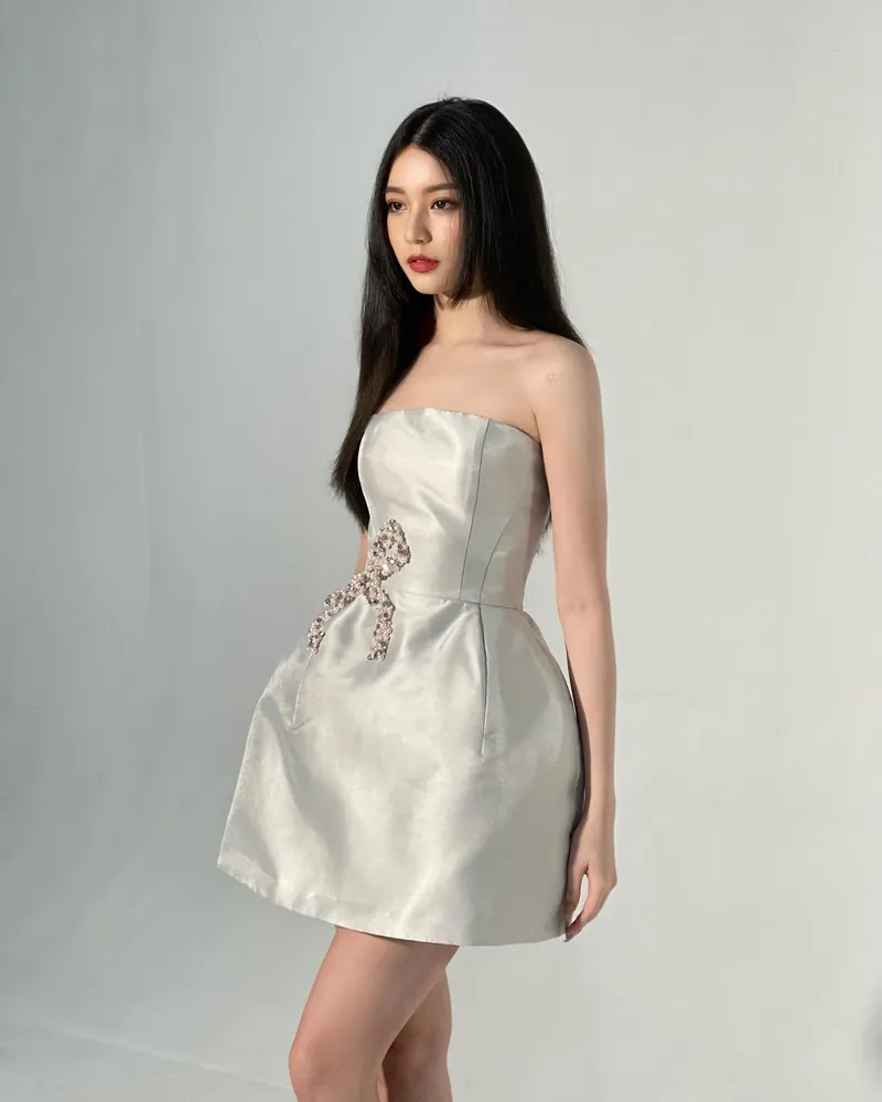 Nguyễn Ngọc Phương Vy Bâu với chiếc váy trắng thanh lịch