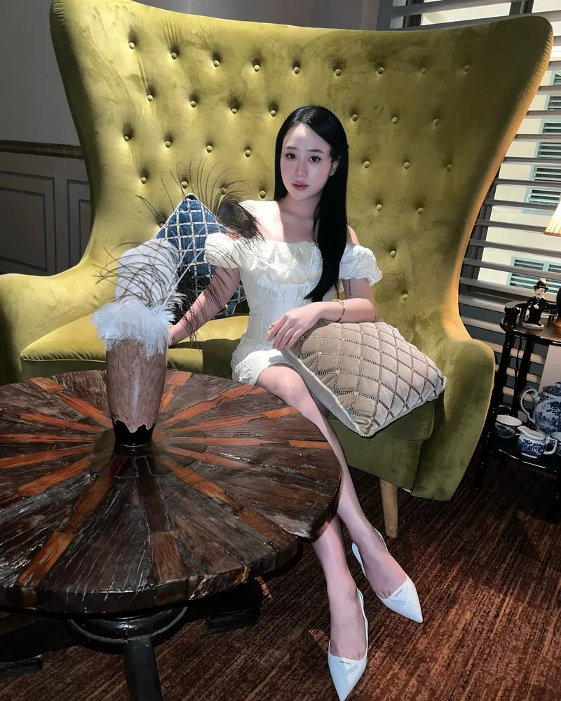 Phạm Châu Hồng Vân xinh đẹp