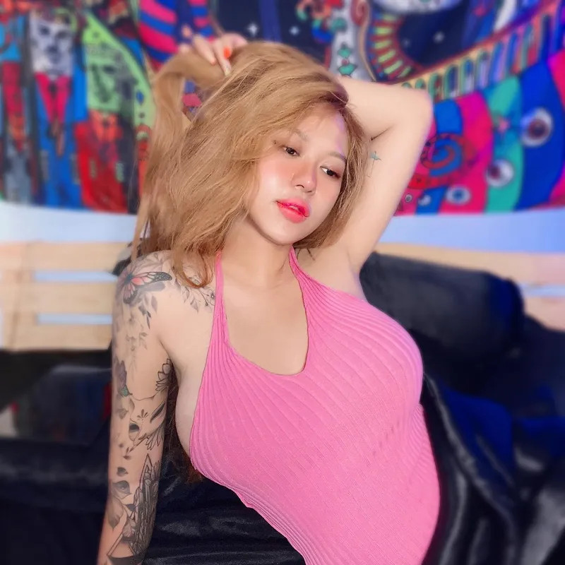 Suzie Nguyễn với phong cách nổi bật.