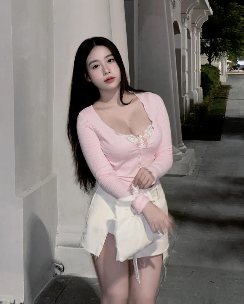 Chiêm ngưỡng 96+ ảnh vú to, ngực khủng của Trà Giang trên IG
