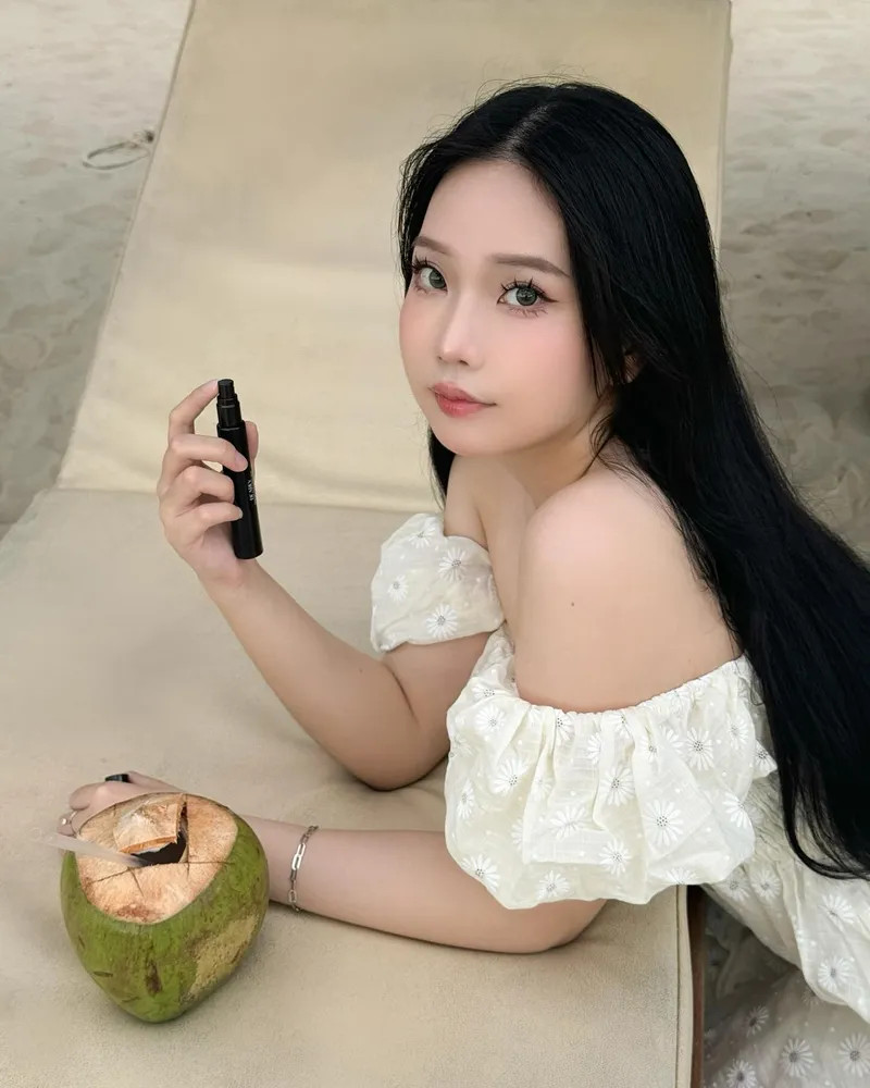 Uyên Vy chia sẻ ảnh du lịch