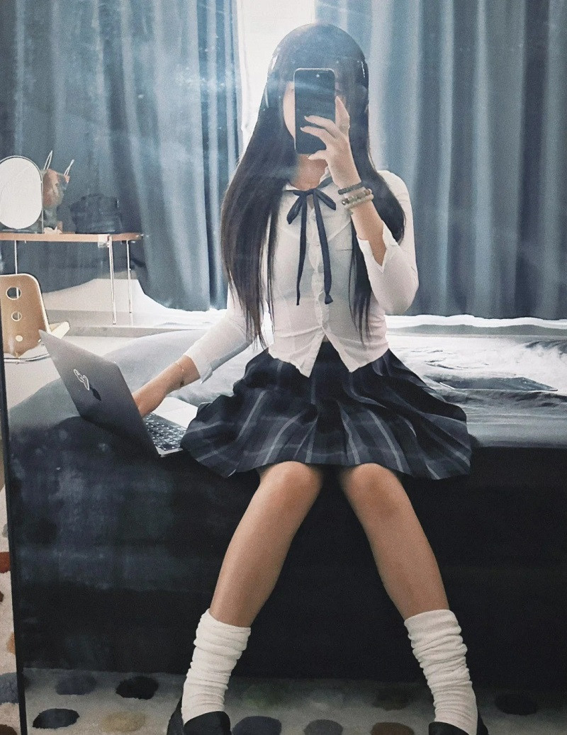Chiêm ngưỡng 149+ ảnh gái xinh mặc váy xếp ly cute, đáng yêu