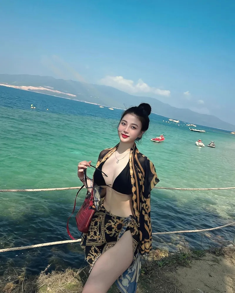 Hotgirl Instagram Nguyễn Hải Ly sexy quyến rũ đầy thu hút