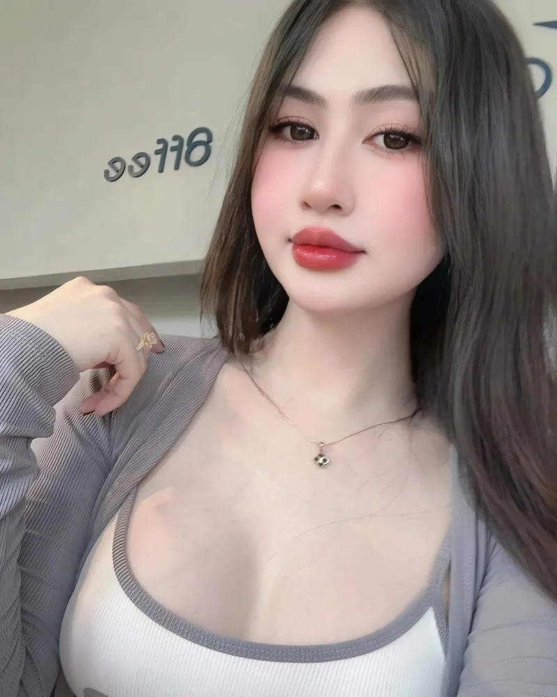 Kho 88+ ảnh Châu Nhi IG khoe body gợi cảm, vú căng tràn